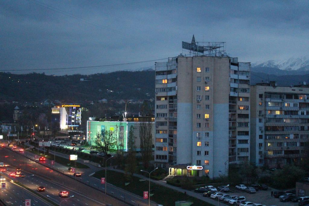 Nadezhda Apartments In Samal Almaty Chambre photo